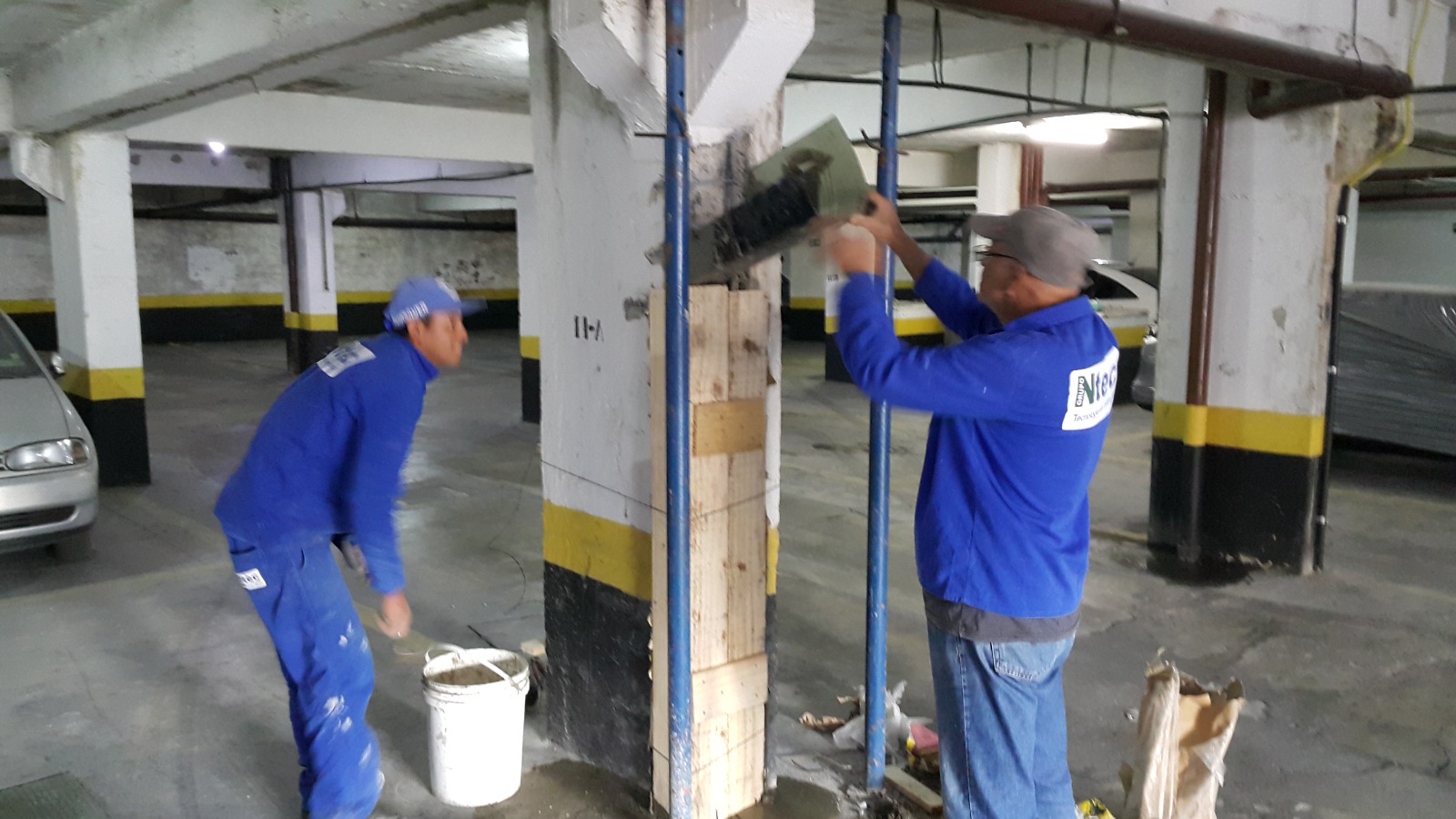 Reconstituição de pilar em garagem